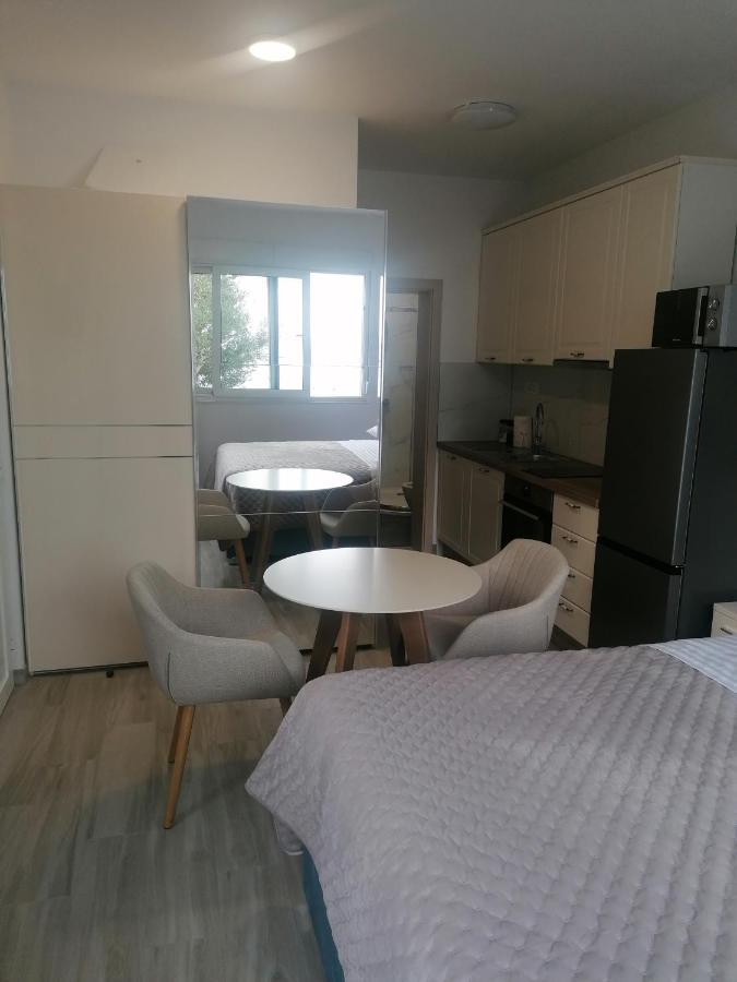 Apartments And Rooms Tomas Podstrana Exterior foto